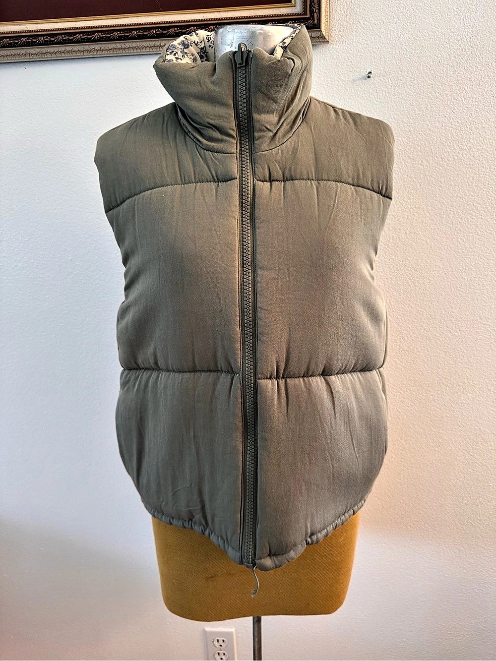 BLANKNYC Reversible Puffer Vest XS Olive Green Blue Floral Full Zip